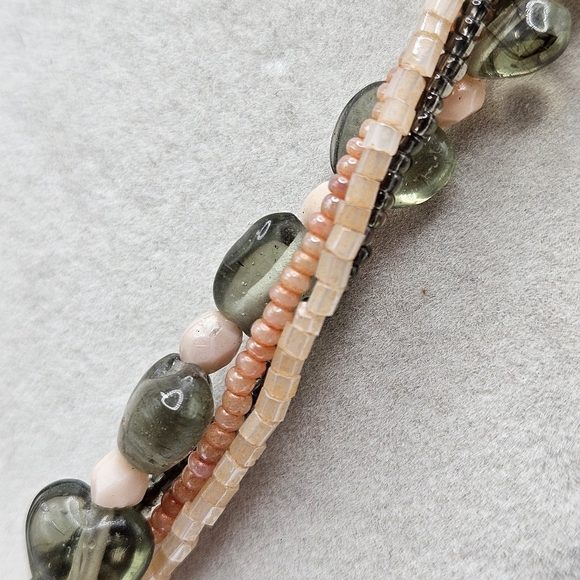 VINTAGE Genuine Shell Pendant Glass Bead Twisted Strands Necklace Ocean Beach - Picture 5 of 7